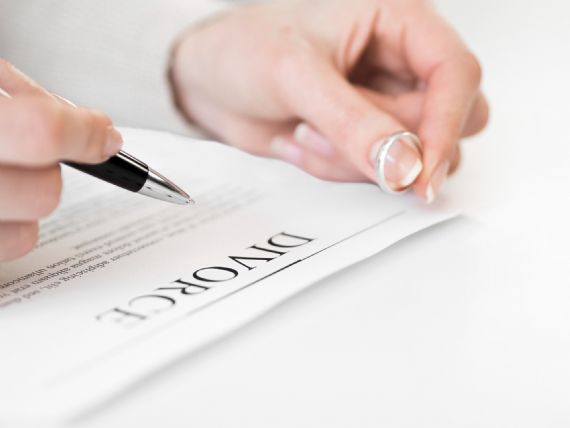 How to Proceed with an Uncontested Divorce in the U.S.? Can a Divorce Affect Your Immigration Status? 